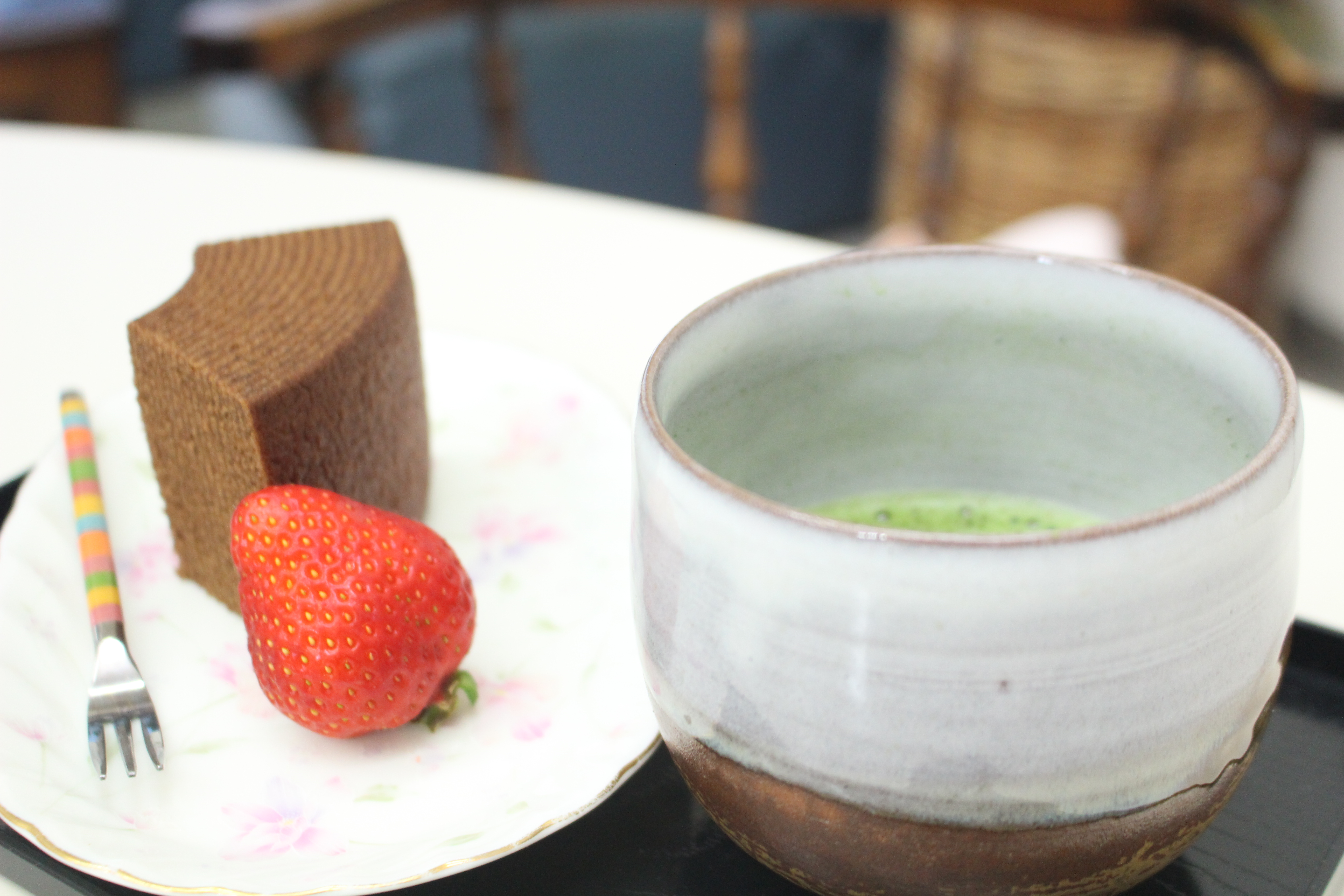 施術後に提供する抹茶と菓子
