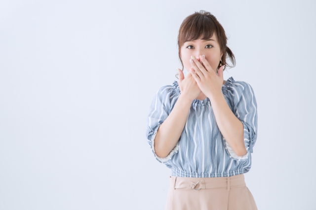 びっくりしている女性