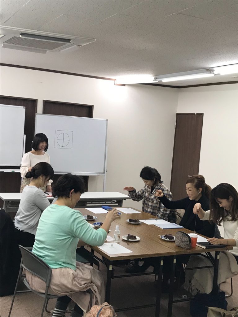 イメージで5円玉が勝手に動く？京都MORE美セミナー『商売の準備』